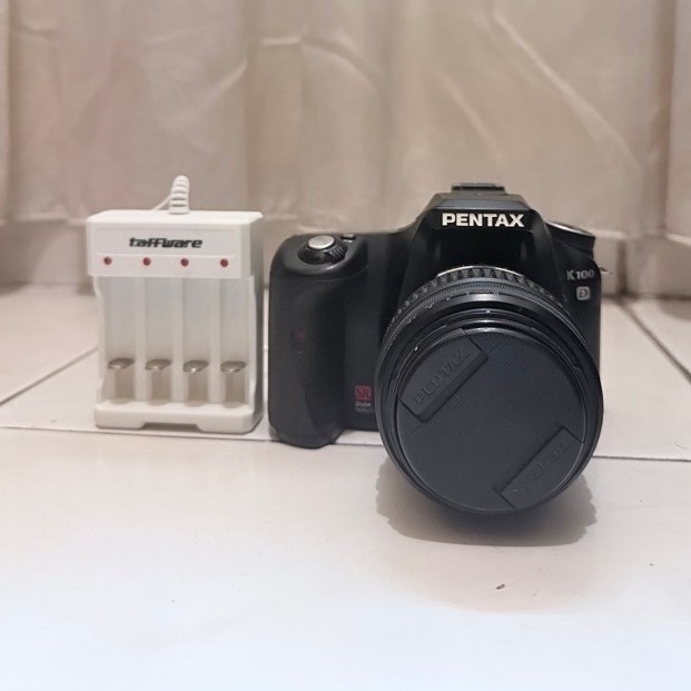 Pentax K100D - DSLR Camera with APS-C Sensor, 6MP, Pentax KAF Mount