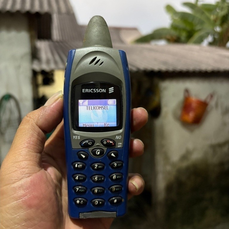 ericsson hiu zombie nokia 1208  elegan