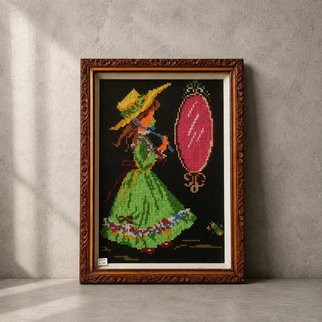 Kristik Wanita Berkaca (Lady with Mirror) Vintage Era 1970–1980an Bingkai Kayu Hiasan Dinding