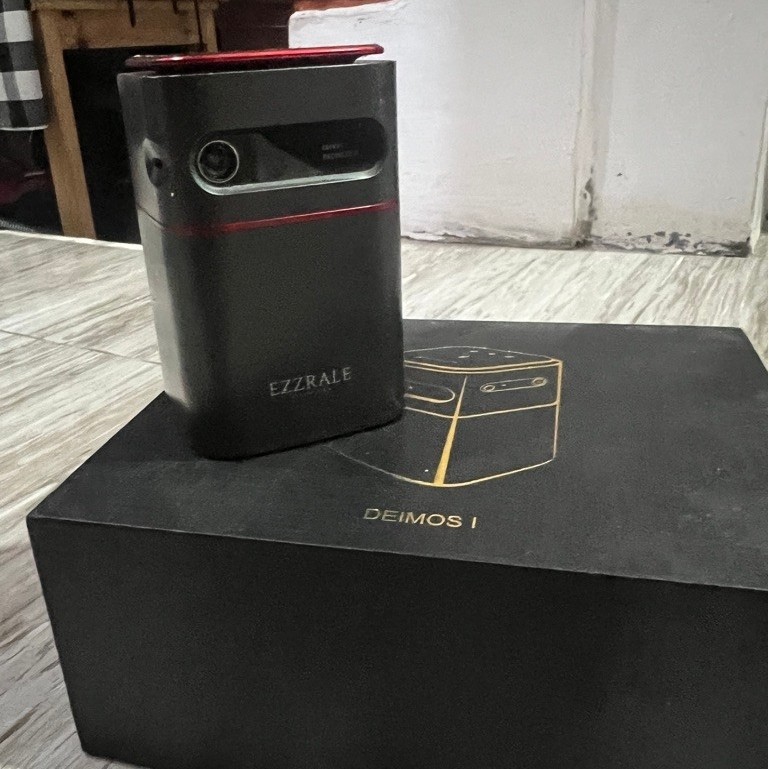 Projector Mini Smart cube Pocket Ezzrale Demios 1