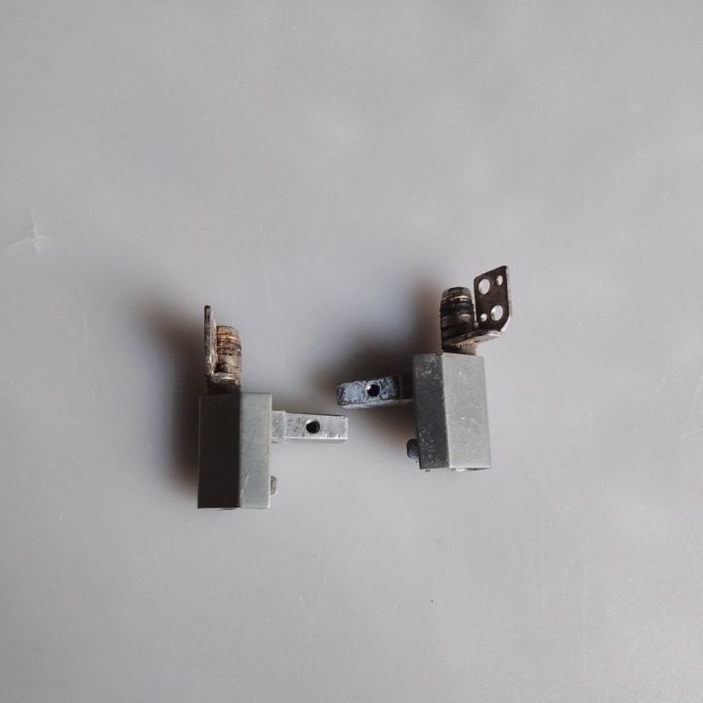 Engsel Laptop Dell E4310