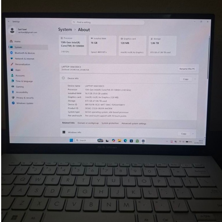 Laptop Asus Zenbook core i9 16 GB memori 2 TB touchscreen bekas no minus