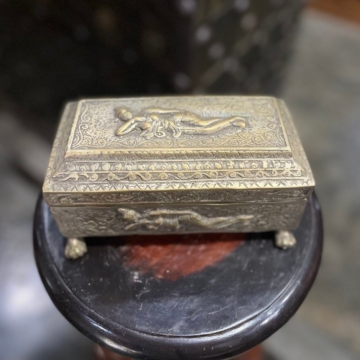 Kotak Perhiasan Lapis Perak dengan Buddha Berbaring Timbul Lawas Jadul Tua