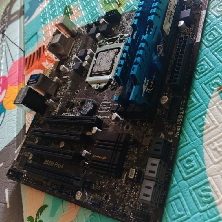 paket mobo Intel Xeon gen4 setara i7 4790