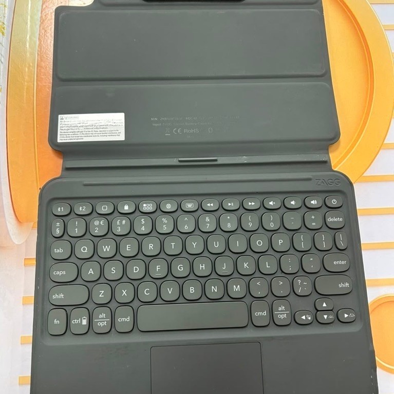 keyboard ZAGG support buat ipad Pro