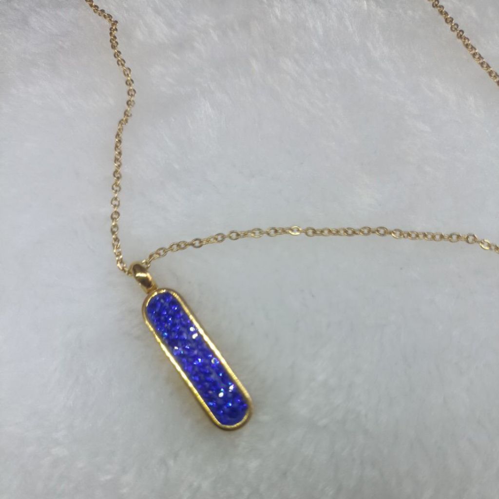 Kalung Liontin Wanita Rantai Emas dengan Gantungan Biru Panjang