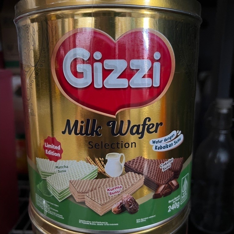 GIZZI MILK WAFER LIMITED EDITION 240gr KALENG (MATCHA, KURMA, COKLAT)
