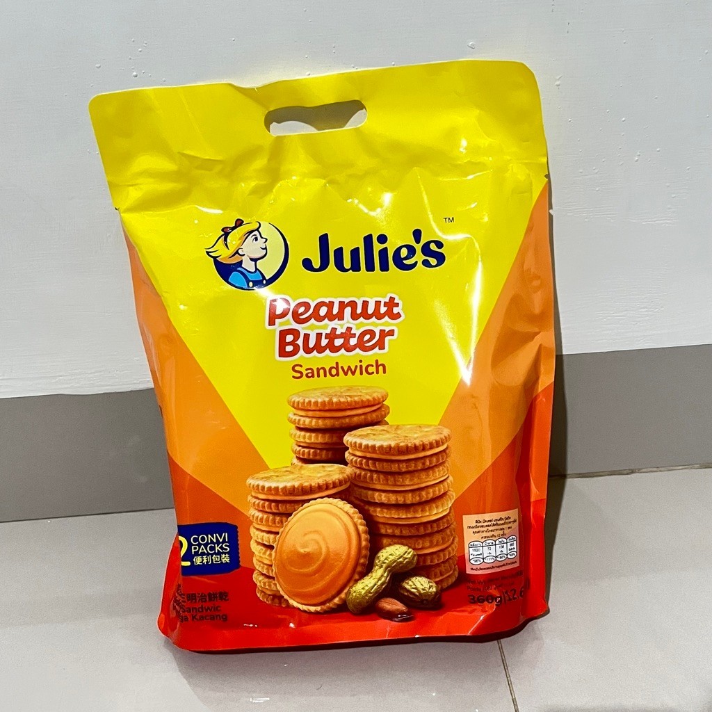 Biskuit Kacang Julie’s Peanut Butter Sandwich isi 12 pack