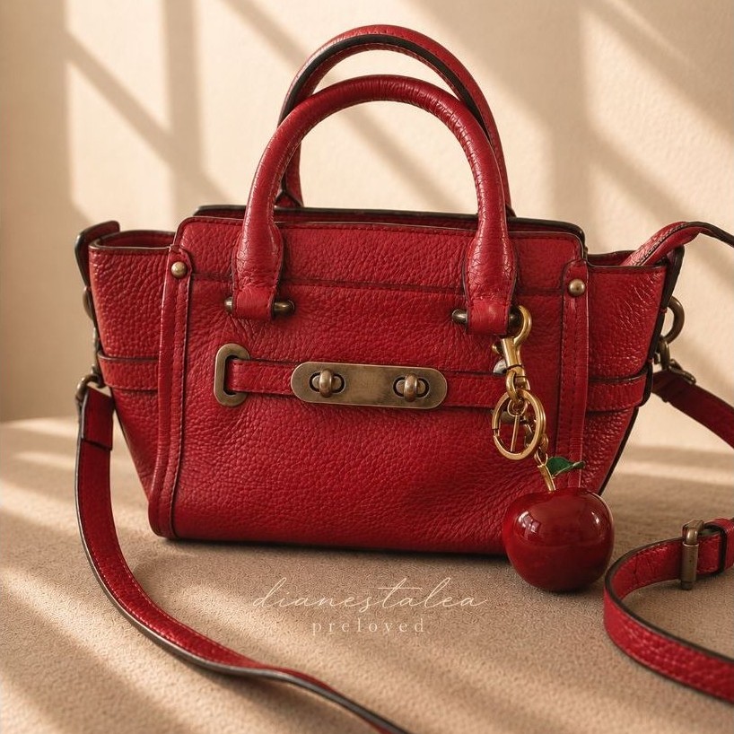 Tas Kulit Merah Wanita ala Swagger