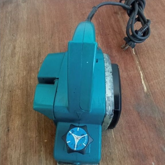 mesin pasrah/serut kayu merek moderen kondisi bekas normal suara halus siap pakai