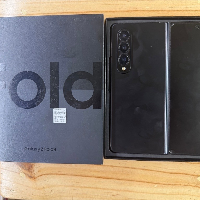 Samsung Z Fold 4 12/512GB Second Ex garansi resmi