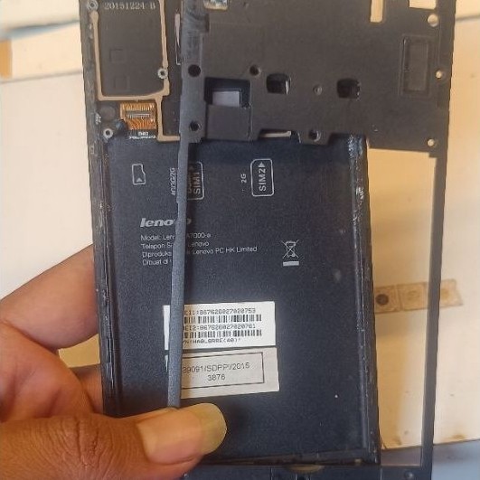 Frame LCD/Tatakan LCD+ Midle/Tulang Tengah Lenovo A7000-A ORI Copotan Baca Deskripsi
