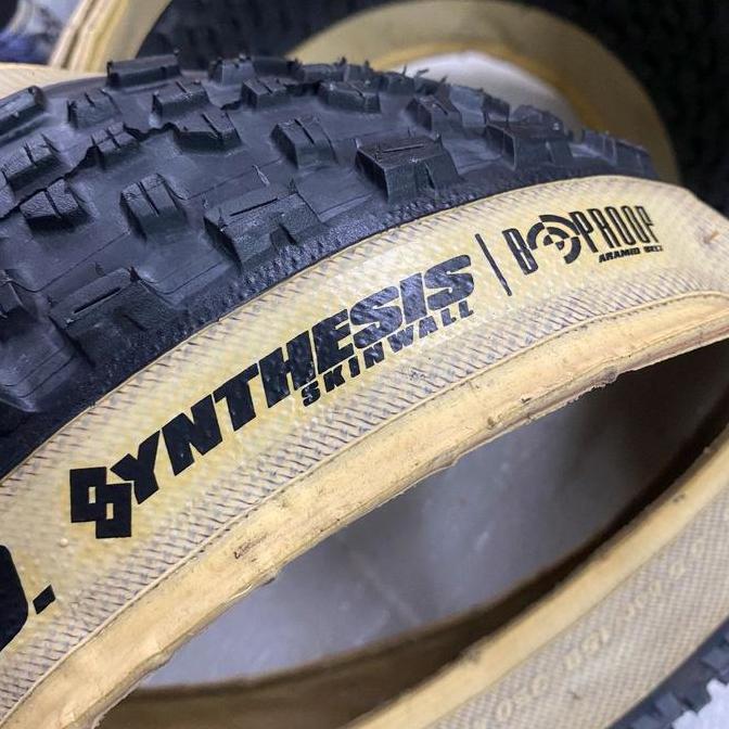 Promo VeeTireCo RAIL ROCCO 29 x 2.25 57-622 Tubeless Ready Skinwall Synthesis B-Proof Aramid Belt 65