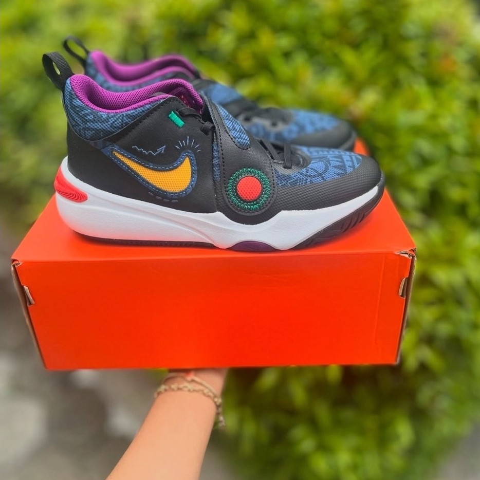 Nike Team Hustle Size 38 38.5