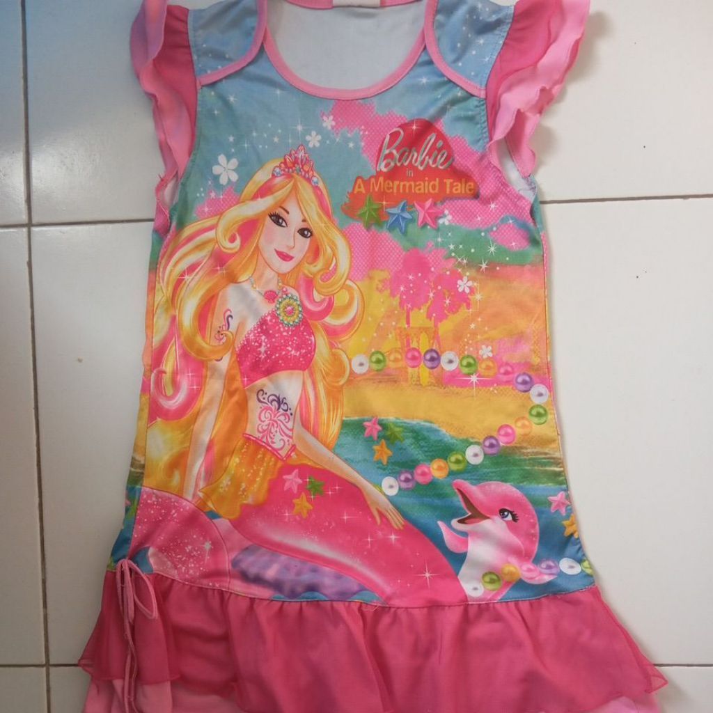 Dress Anak Perempuan Barbie in A Mermaid Tale tanpa lengan warna pink motif putri ikan duyung