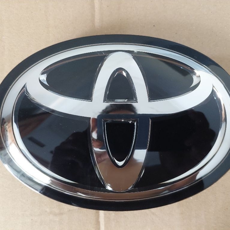 Emblem Grill Tempered Innova Zenix / Emblem Grill Tempered Innova Zenix Hybrid / Emblem Tempered Gri