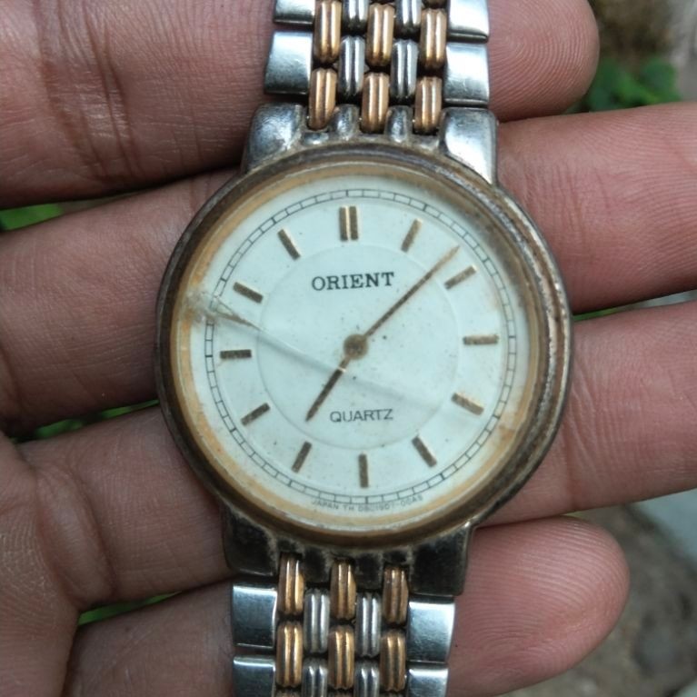 Orient Quartz Full Bawaan