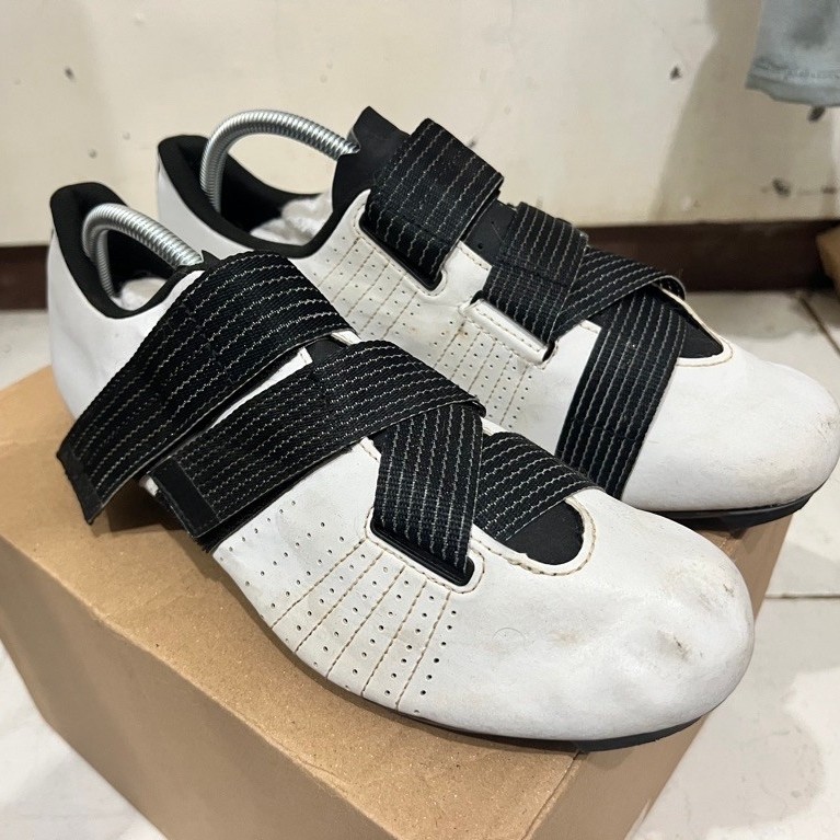 Sepatu Fizik R5 Powerstrap