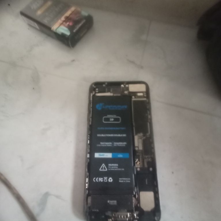 Pocophone F1 6/128 Second, Batre Bawaan, Tombol Kedalem Kuku
