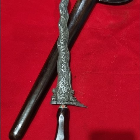 Keris Omyang Dengan Aksara Jawa Luk 13,11