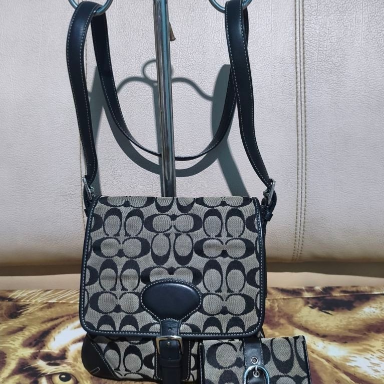 Sling Bag Coach Vintage Origina Size 24X24CM Good Condition, Free dompet Alah Coc Jika Tidak Nego