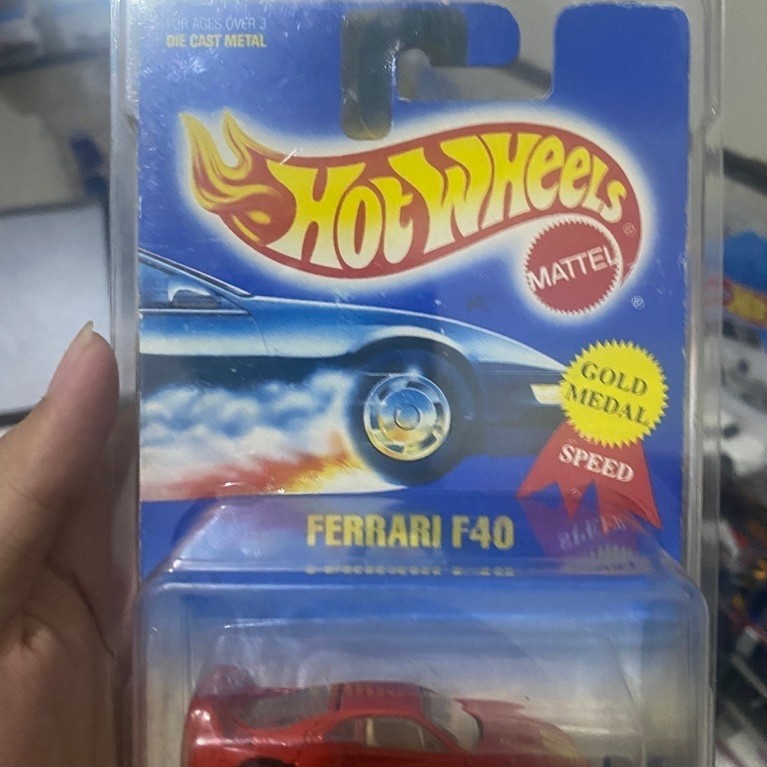 Hotwheels Ferrari f40 gold medal speed + protektor