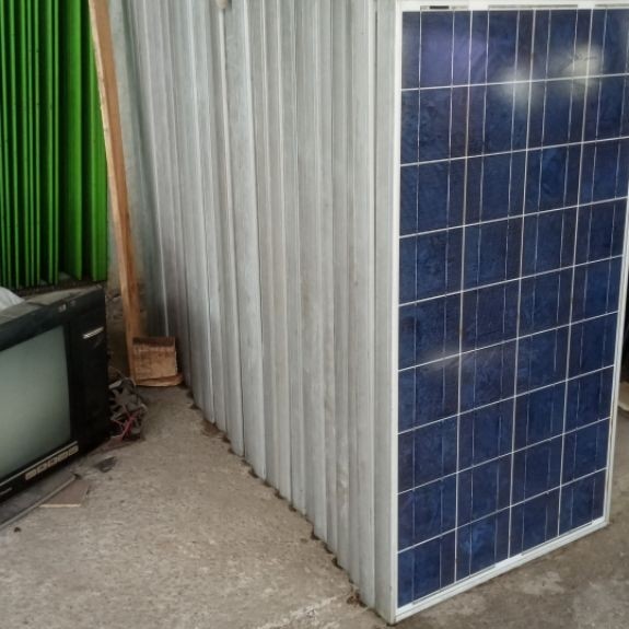 panel Surya 100 wp bekas, no retur no komplin, sudah di cek tanpa paking hanya untuk pembelian selem
