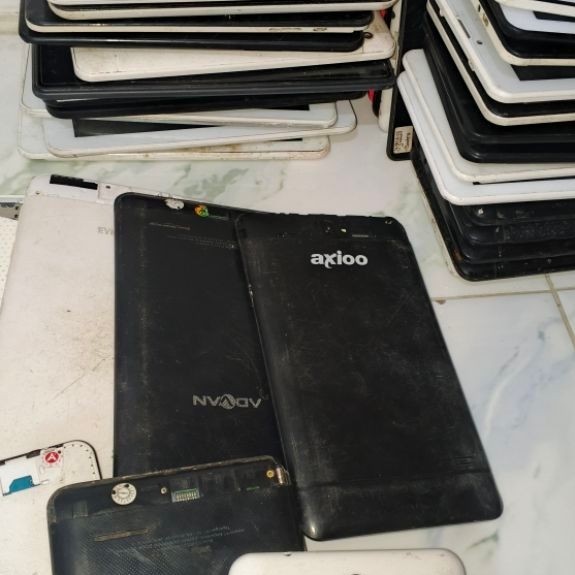 Tablet rusak plus batrei