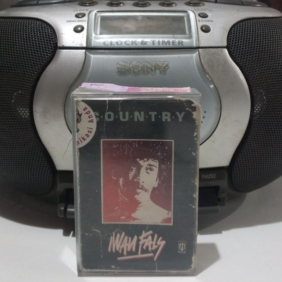 Teks Kaset Pita Iwan Fals - Country