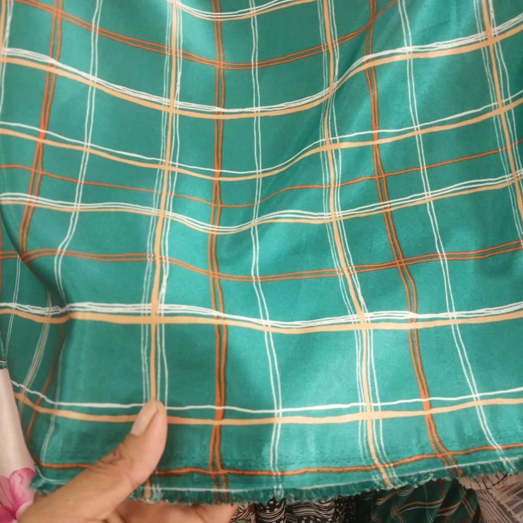 Kain satin silk - satin silk motif kotak kotak meteran - harga per 50 cm