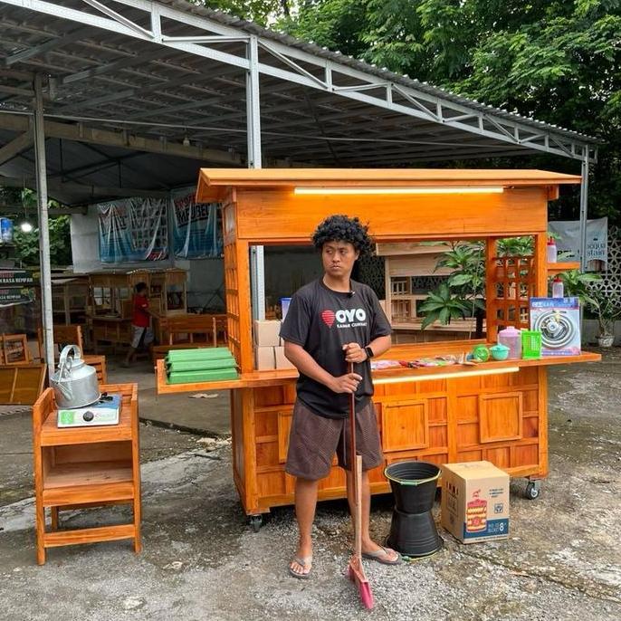 gerobak angkringan jejepangan yang sudah lengkap dengan perabotan dagangnya Peralatan