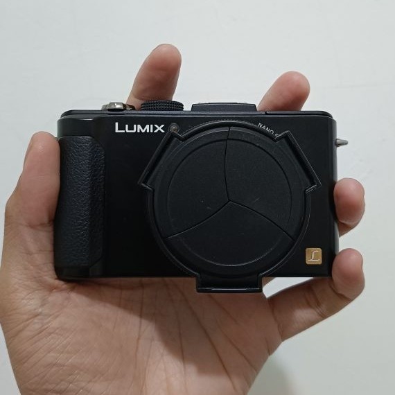 Lumix Lx7 with Leica lens