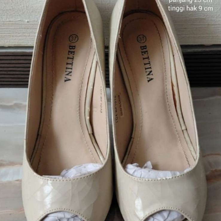 Preloved sepatu heels wanita merk Bettina