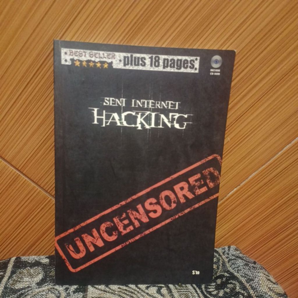 Buku Seni Internet Hacking Uncensored plus 18 pages dengan CD-ROM