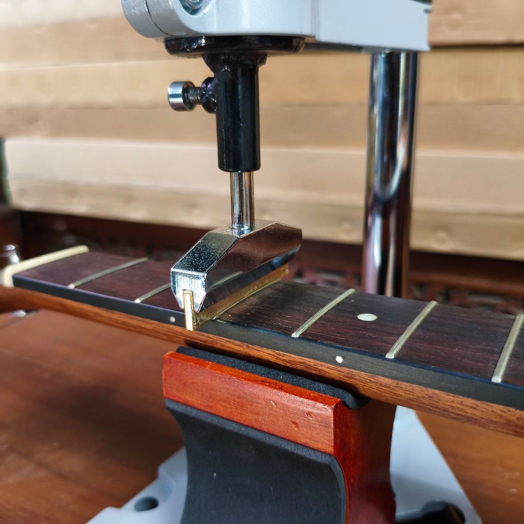 ALAT PEMASANGAN FRET GITAR ALAT PRES FRET GITAR ALAT MEMASANG FRET GITAR