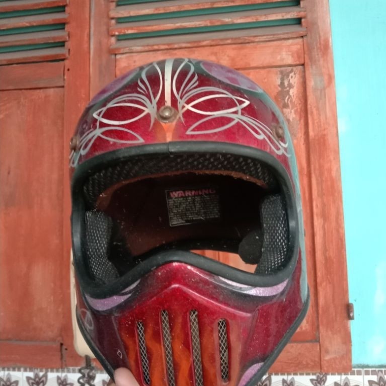 helm Cakil motif api