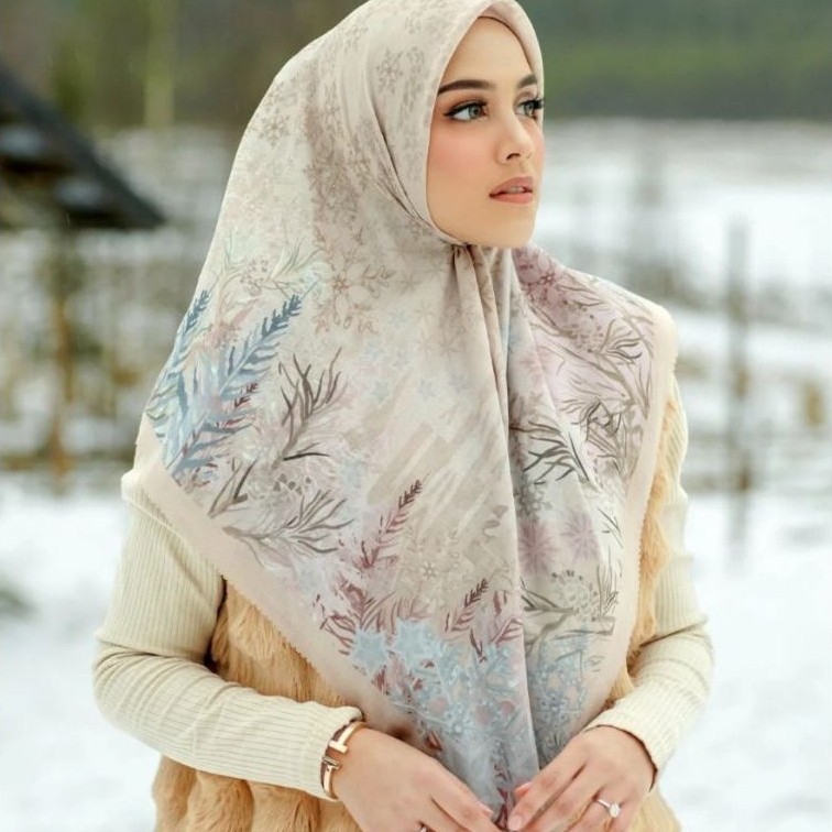 Buttonscarves - Disney's Frozen Square - Almond