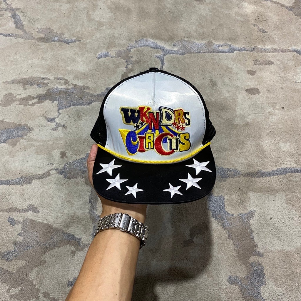 Topi WKNDRS Circus Trucker cap