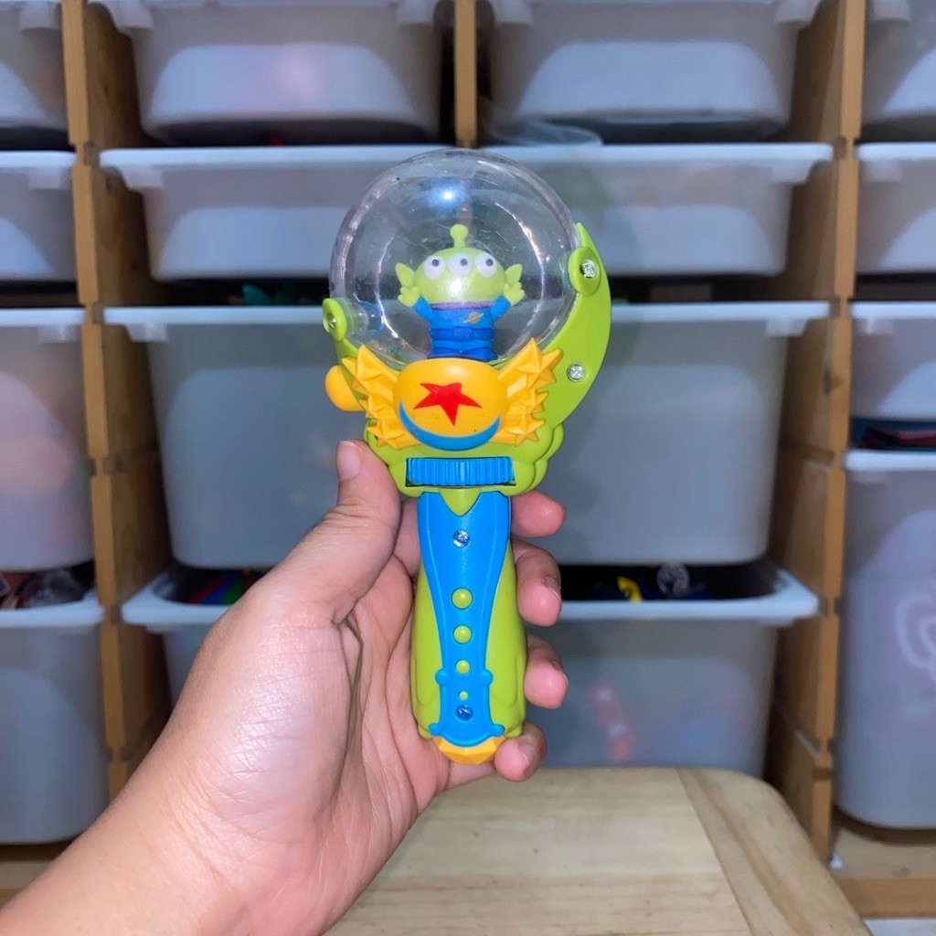 Mr DIY Disney Pixar Toy Story Alien / Tongkat Mainan Putar Toy Story – Mainan Anak
