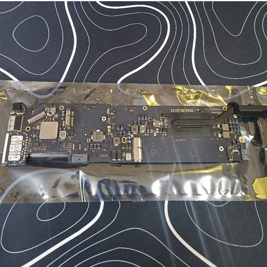 Logic board macbook air 2017 a1466 core i5 ram 8gb kondisi mati total