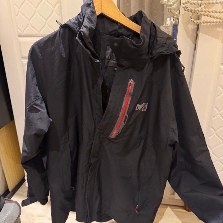 BLACKYAK Outdoor Jacket Second 95% Polyester Nylon 4 Saku Hitam Ukuran L