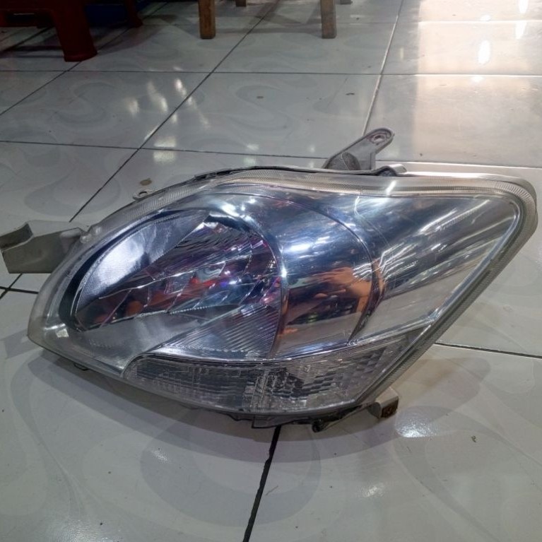 Headlamp Vios limo gen 1 original. lampu depan Vios limo H4 gen1 original