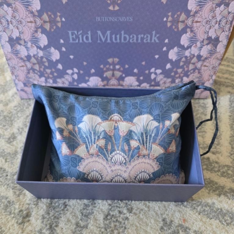 Buttonscarves Raya Hampers Oasis Prayer Robe