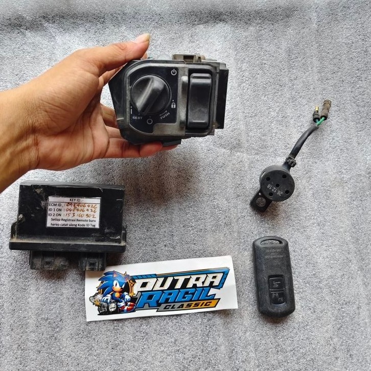 kunci keyless vario 150 2018-2022 new scoopy prestige SET SCU SET REMOT ORIGINAL