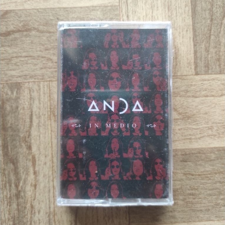 kaset pita ANDA "in medio"