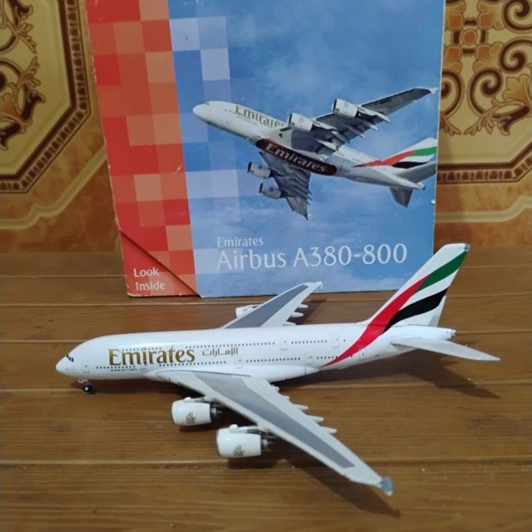 miniatur pesawat 1:400 Gemini jets Boeing A380-800 Emirates