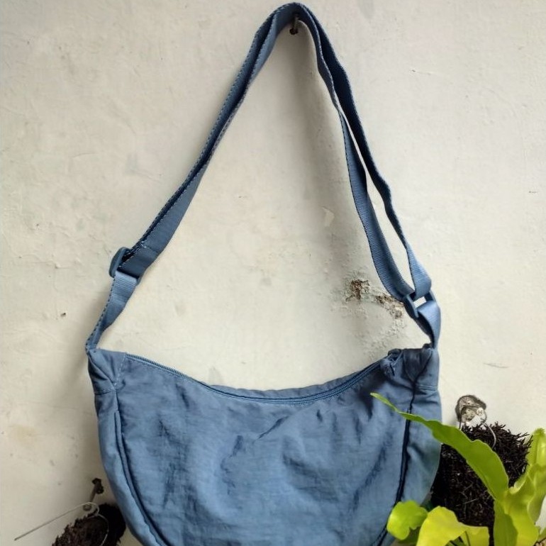 Tas selempang ala UNIQLO