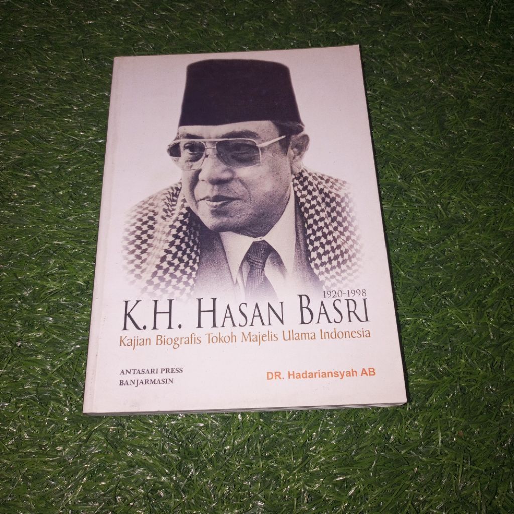 Buku K.H. Hasan Basri 1920-1998 Kajian Biografis Tokoh Majelis Ulama Indonesia Dr. Hadariansyah AB