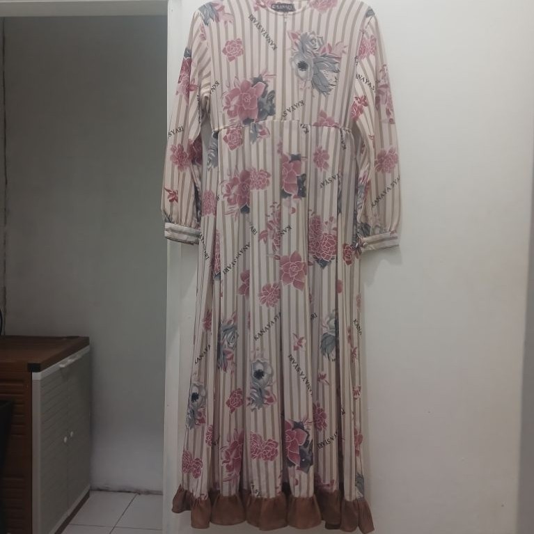 Kanaya Syar'i pl. Gamis saja Preloved. (NETT) Tidak ada Khimar. Baca Deskripsi