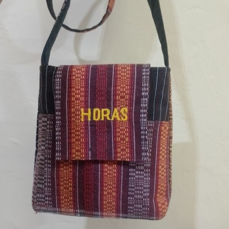 Tas Selempang Bahan Ulos Ragihotang Bordir Nama / Tas Ulos Batak